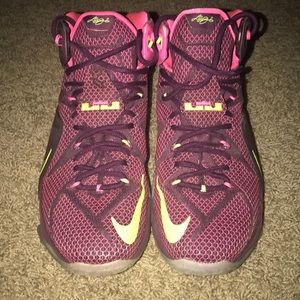 Nike LeBron 12 "Double Helix" SIZE: 9.5 men